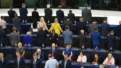 AP’de yeni dönem Brexitçilerin protestosuyla başladı