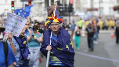 Binlerce kişi Brexit ve Johnson’a karşı yürüdü