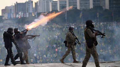 Brezilya’da Bolsonaro destekçileri kongre binasını bastı